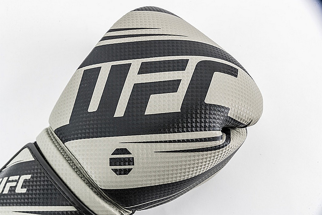 Боксерские перчатки UFC PRO Performance Rush Black,14oz 1050_700